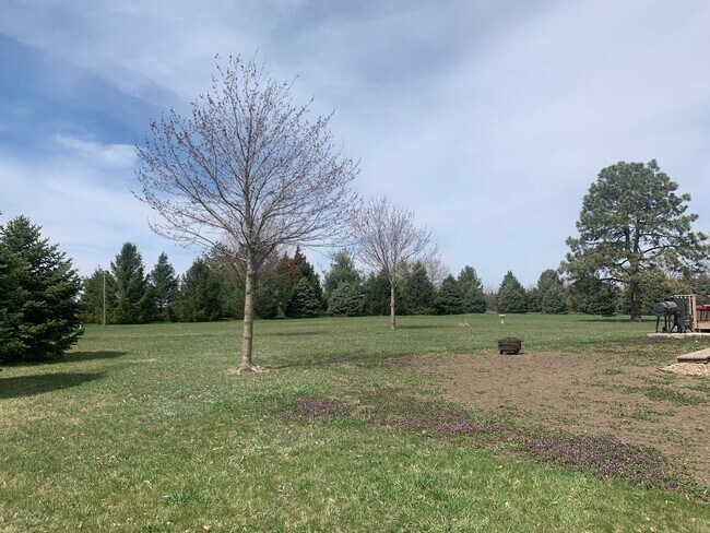 Foto del edificio - Ranch style home on acreage in SE Lincoln