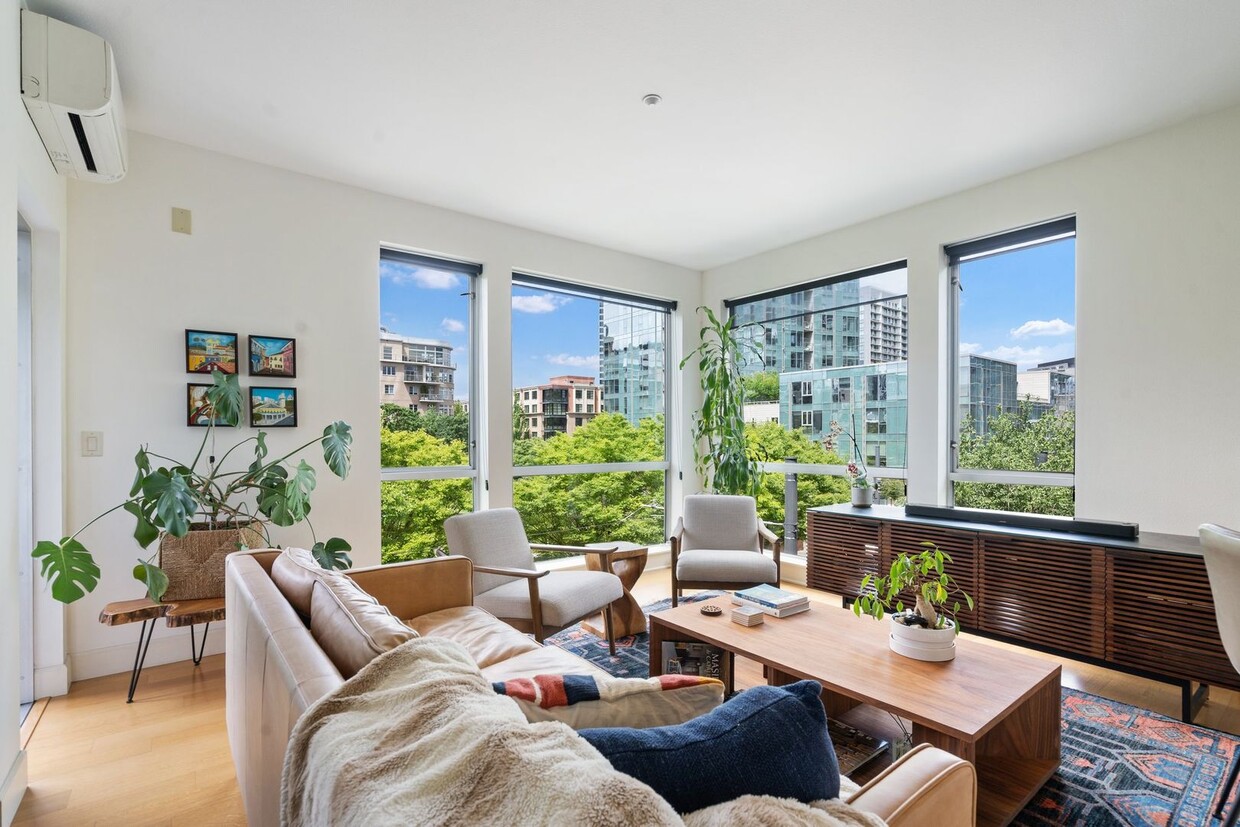 Primary Photo - 2 Bed, 2 Bath condo in the Pearl District ...