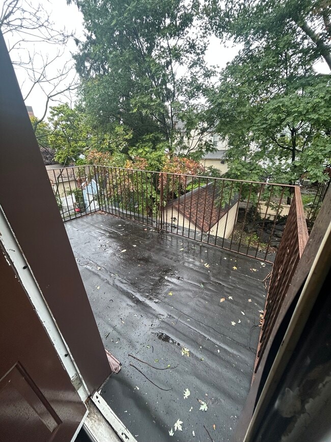 Building Photo - 122 Terrace Ave