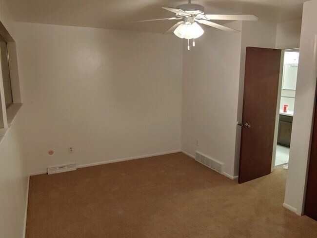 Building Photo - 11304 E Highline Dr