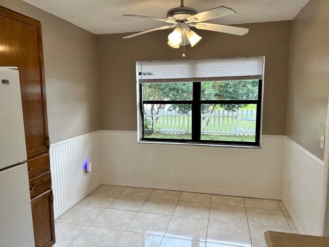 Building Photo - 342 S Wimbrow Dr