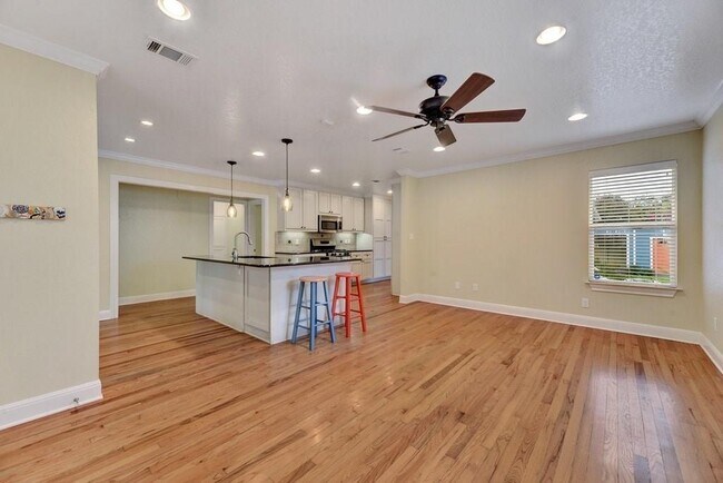 Foto del edificio - 1703 Richcreek Rd