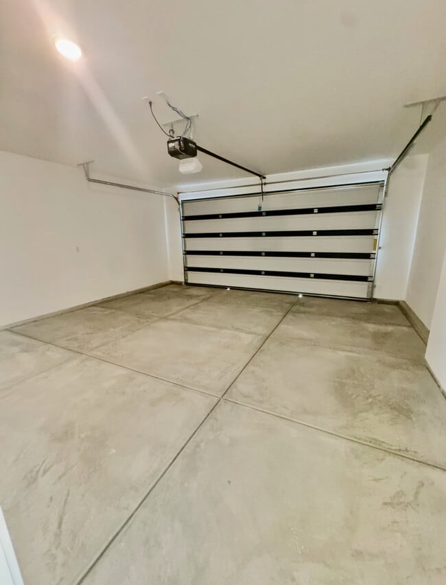 Building Photo - 5719 S Weehawken Ln