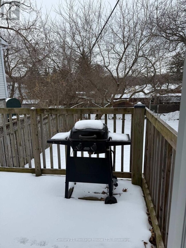 Building Photo - 154 Ridge Rd N