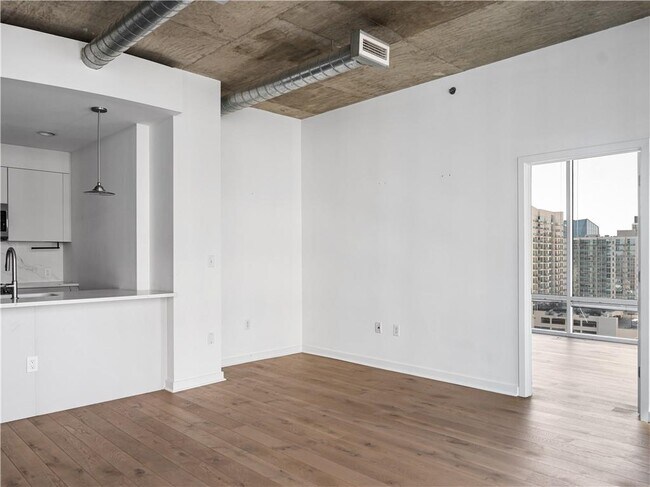 Building Photo - 943 Peachtree St NE