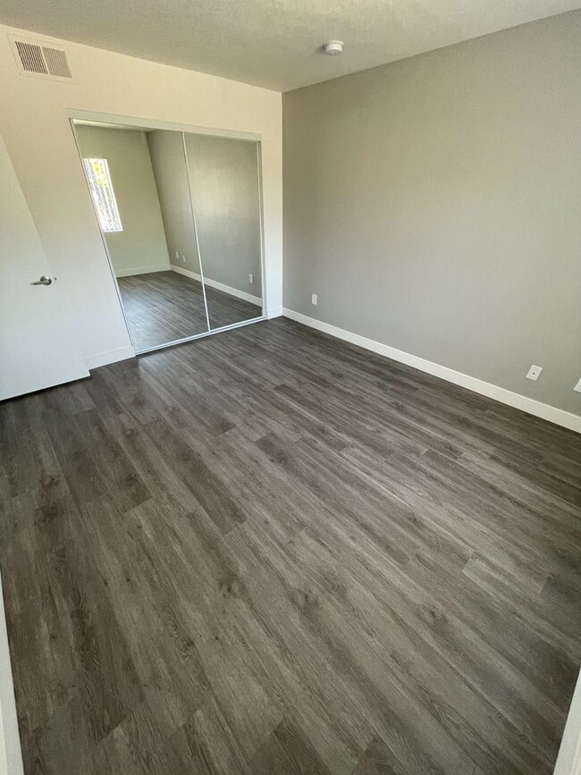 Interior Photo - 6545 Hazeltine Ave. Van Nuys, CA. 91401