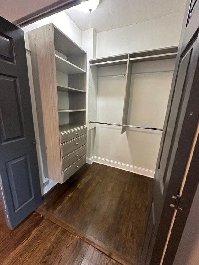 Foto del edificio - 1926 Wesley Ave