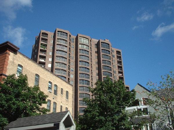 Building Photo - Loring Green West