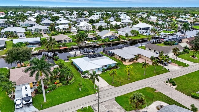 Foto del edificio - 6163 Plumosa Ave