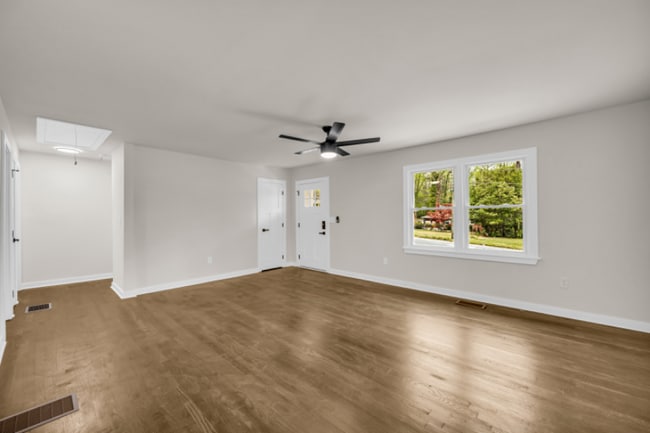 Building Photo - 53 Springside Dr SE