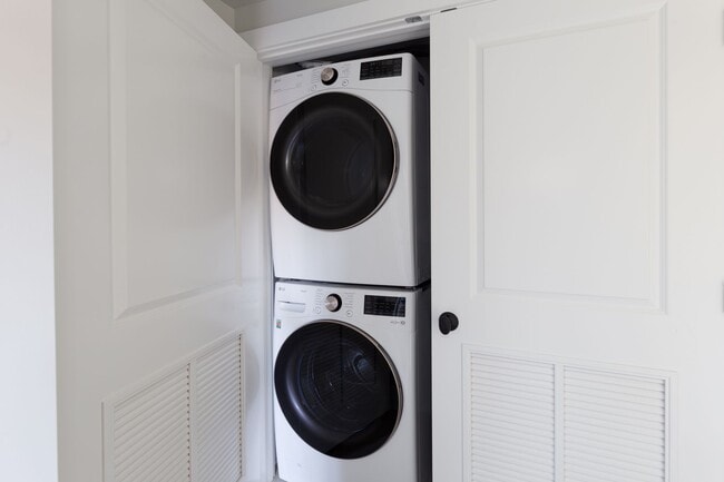 Building Photo - 1405 W Belden Ave