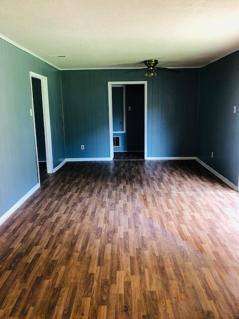 Foto del edificio - 2661 Green Tee Rd