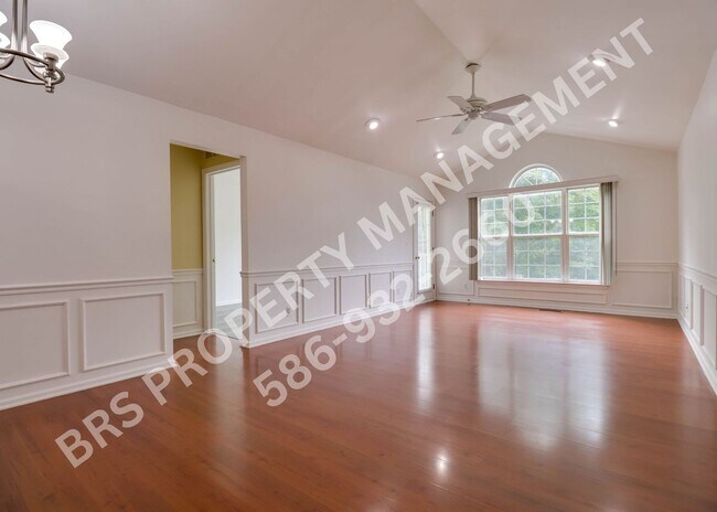 Building Photo - Aberdeen Gardens End Unit 2 bedroom Condo ...