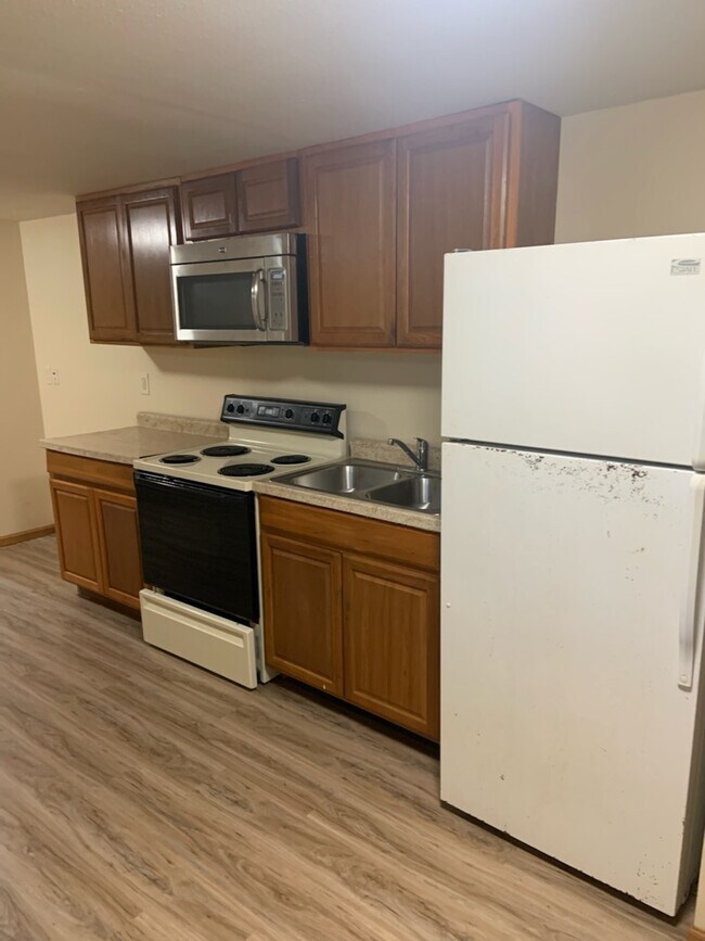Kitchen - 20427 Clark Ave Apt 12