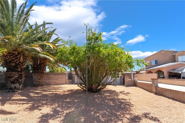 Building Photo - 2749 Del Mar Pl