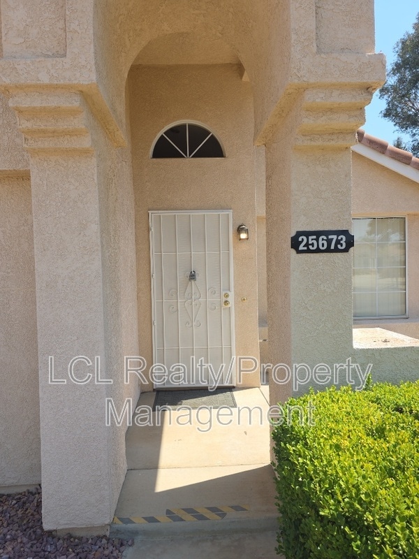 Foto del edificio - 25673 Hillman Ct
