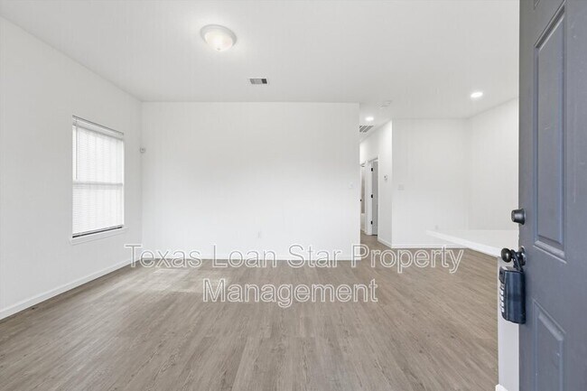Building Photo - 319 N Carolina St