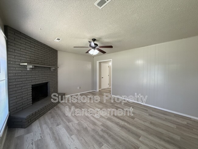 Foto del edificio - 308 W Austin St
