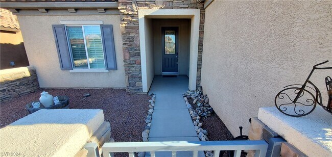 Building Photo - 2158 Sawtooth Mountain Dr