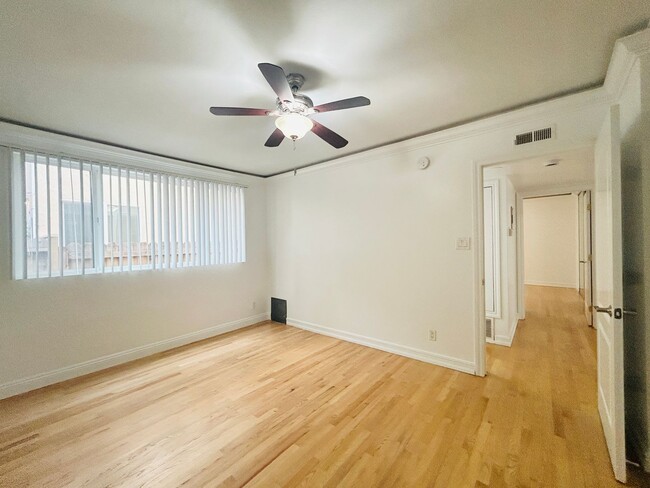 Foto del edificio - 3645 Kelton Ave