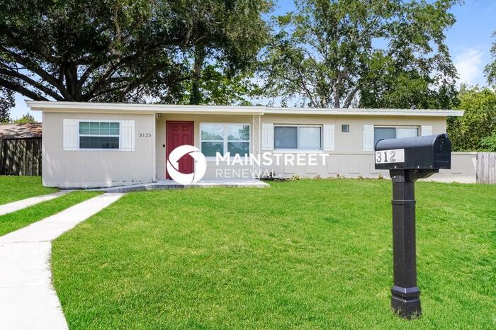 Foto principal - 3 Bedroom Pet-Friendly Home in ORLANDO, FL...
