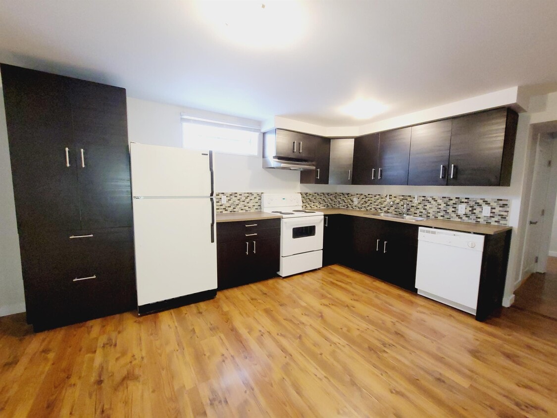 Primary Photo - 7823-132A 132a Ave NW