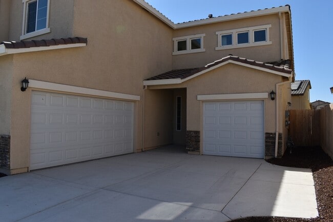 Building Photo - 855 Sophie Ct