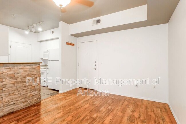 Foto del edificio - 1701 E Colter St