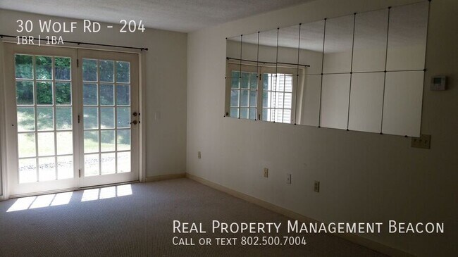 Foto del edificio - 30 Wolf Rd