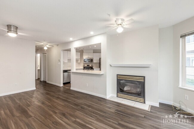 Photo du bâtiment - Spacious 2 Bedroom Home at College Court in Central Langley