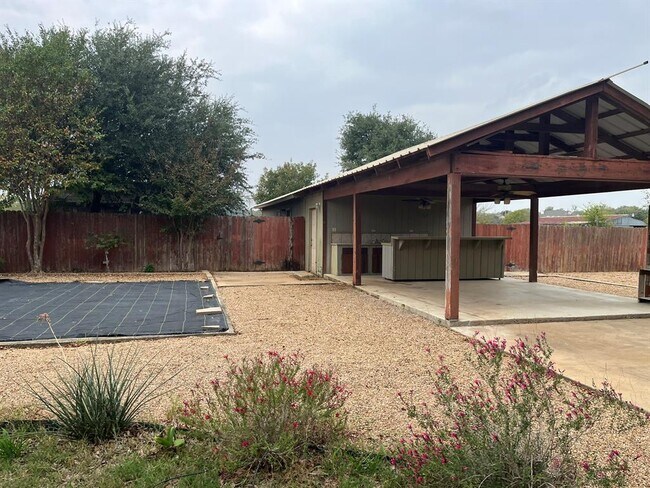 Foto del edificio - 670 Farm to Market 1626