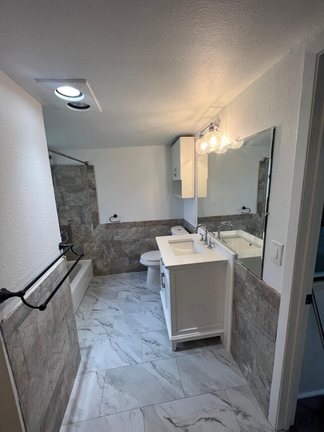 Photo - 426 Belleville St House