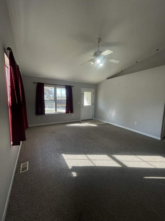 Building Photo - 1010 Orchard Dr