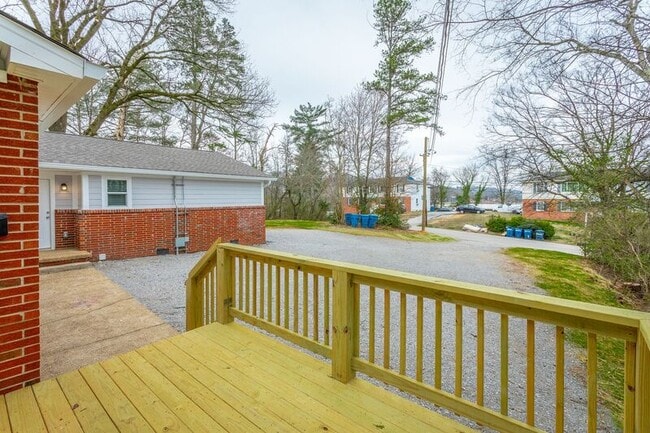 Foto del edificio - 5 Meadowbrook Dr W