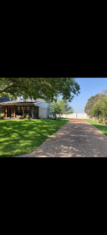 Foto del edificio - 1506 Oak Hollow Dr