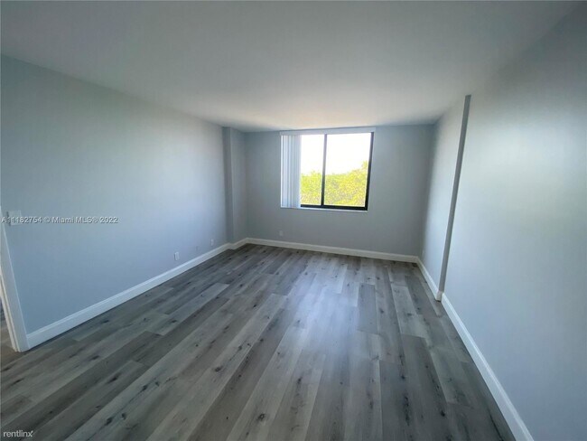 Foto del edificio - 2 br, 2 bath House - 901 Hillcrest Dr Apt 405