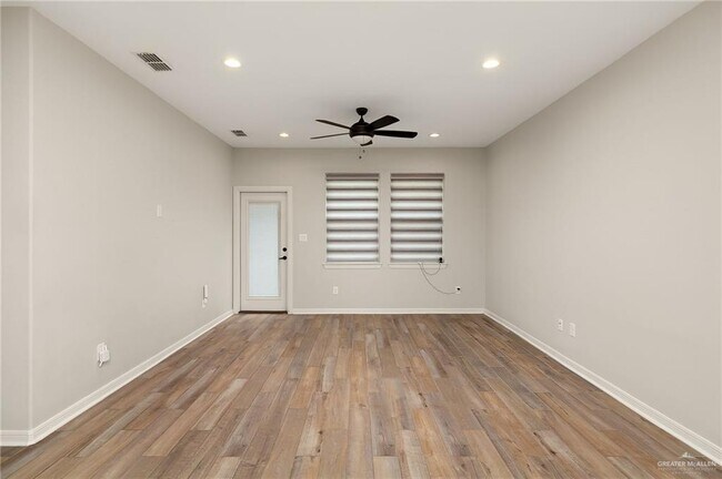 Building Photo - 1403 E Sonador Dr S