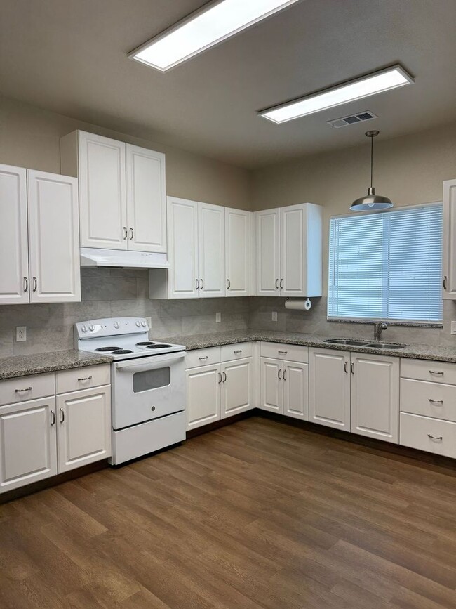 Foto del edificio - 3 Bedroom 2 Bath in Reedley California