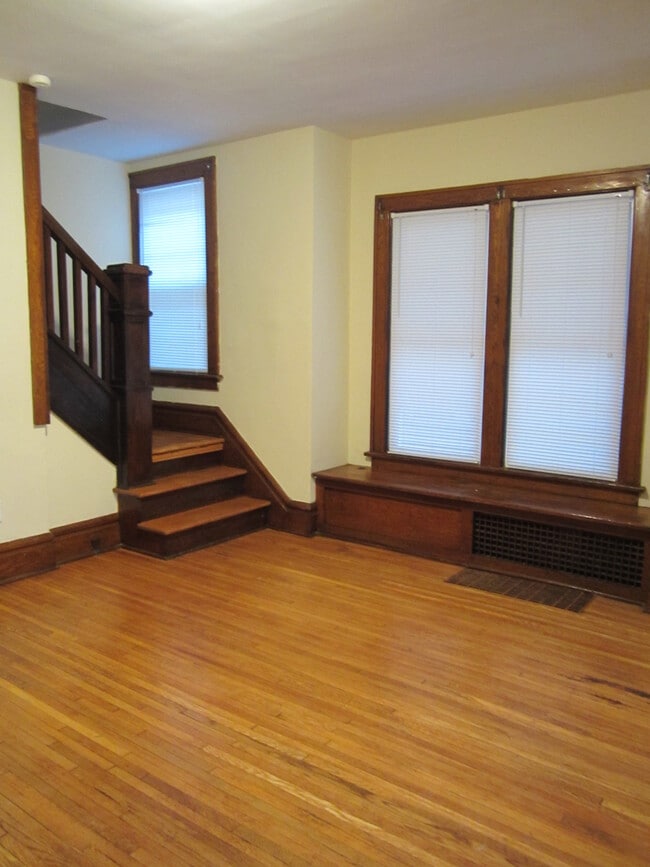 Building Photo - 2444 Deming Ave