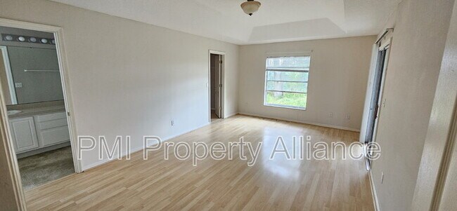 Foto del edificio - 10600 Cedar Forest Cir