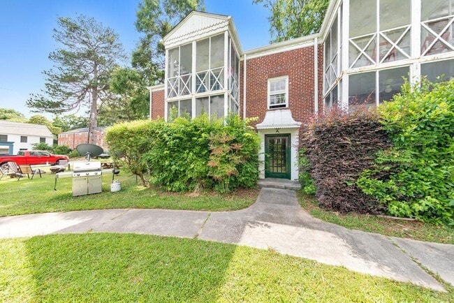 Building Photo - 72 Delmont Dr NE