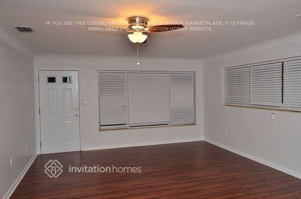 Building Photo - 1026 N E St