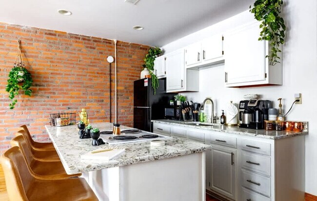 Foto del edificio - 1180 N High St