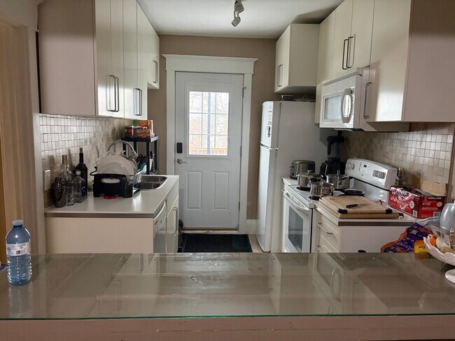 Photo du bâtiment - One bedroom apartment in the second level