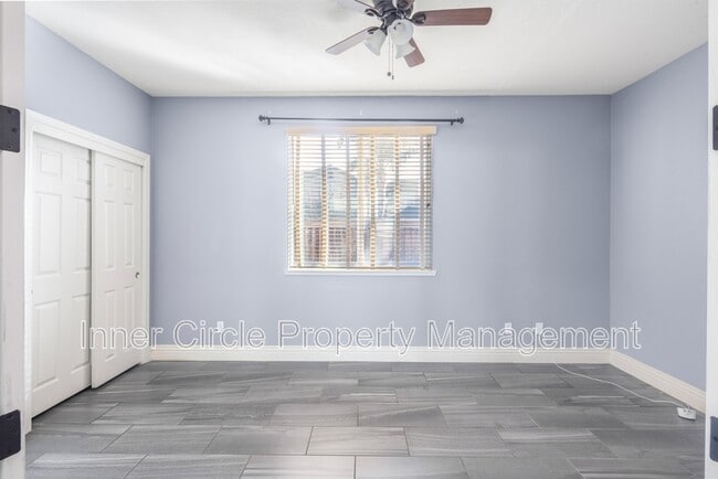 Building Photo - 812 Shasta Daisy Dr