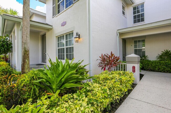Foto del edificio - **FIDDLER'S CREEK**3 BEDS/2BATHS**FURNISHED ANNUAL OR SEASONAL RENTAL**ONE MONTH FREE**