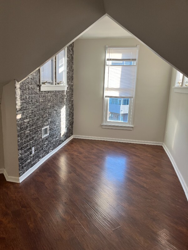 Foto del edificio - 241 E 9th St