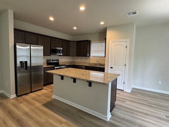 Foto del edificio - Like New - Home for Rent in Denham Springs