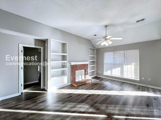 Foto del edificio - 1649 Central Trails Dr