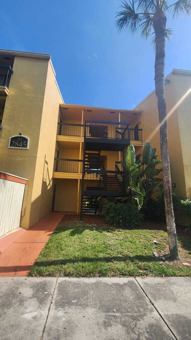Foto del edificio - 2845 Winkler Ave